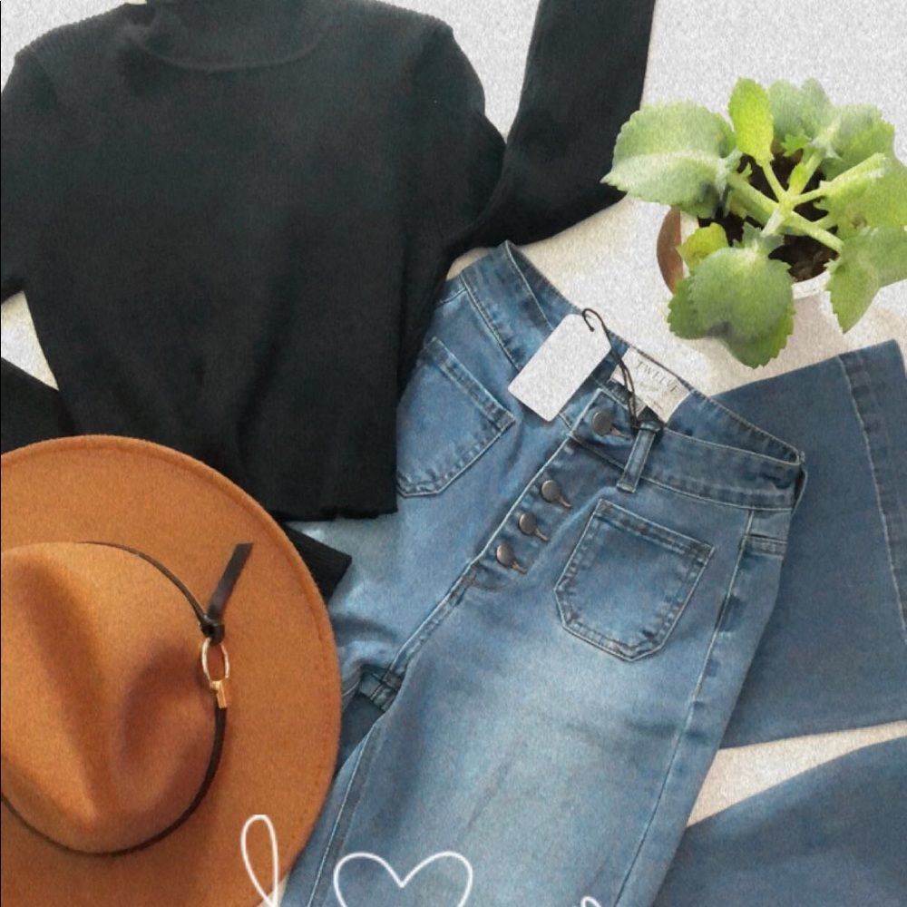 Jeans and basic top - Picture 2 of 4